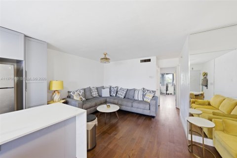 Condominio en venta en Miami Gardens, Florida, 1 dormitorio, 66.05 m2 № 2031440 - foto 10