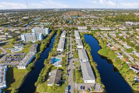 Condominio en venta en Miami Gardens, Florida, 1 dormitorio, 66.05 m2 № 2031440 - foto 24