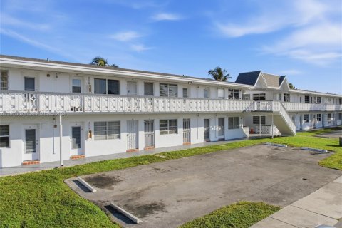 Condominio en venta en Miami Gardens, Florida, 1 dormitorio, 66.05 m2 № 2031440 - foto 3