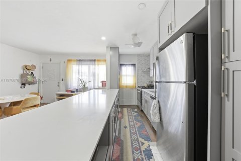 Condominio en venta en Miami Gardens, Florida, 1 dormitorio, 66.05 m2 № 2031440 - foto 8