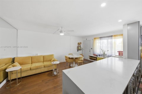 Condominio en venta en Miami Gardens, Florida, 1 dormitorio, 66.05 m2 № 2031440 - foto 9