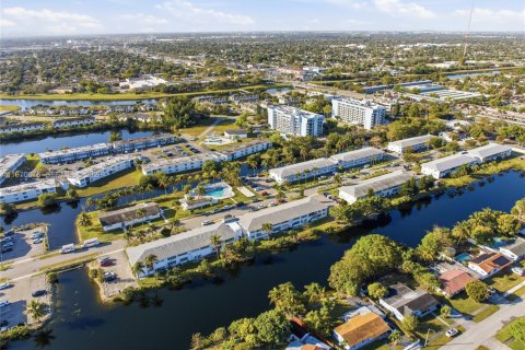 Condominio en venta en Miami Gardens, Florida, 1 dormitorio, 66.05 m2 № 2031440 - foto 23