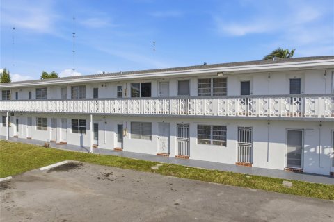 Condominio en venta en Miami Gardens, Florida, 1 dormitorio, 66.05 m2 № 2031440 - foto 4