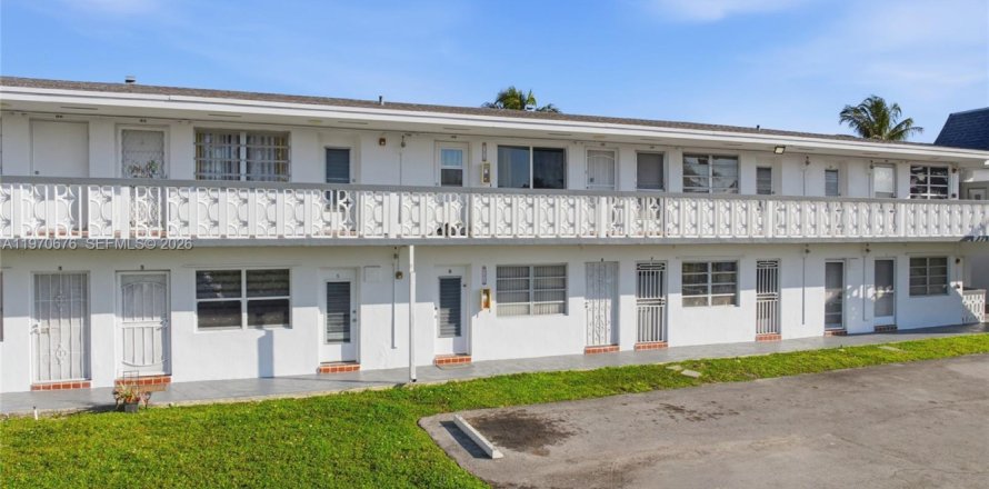 Condominio en Miami Gardens, Florida, 1 dormitorio  № 2031440