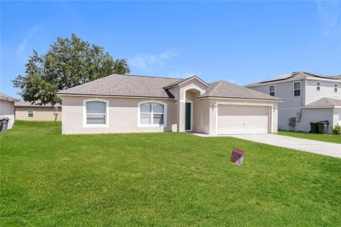 Villa ou maison à vendre à Poinciana, Floride: 3 chambres, 140.75 m2 № 2420456 - photo 2