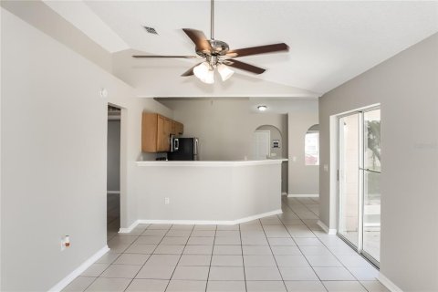 Villa ou maison à vendre à Poinciana, Floride: 3 chambres, 140.75 m2 № 2420456 - photo 5