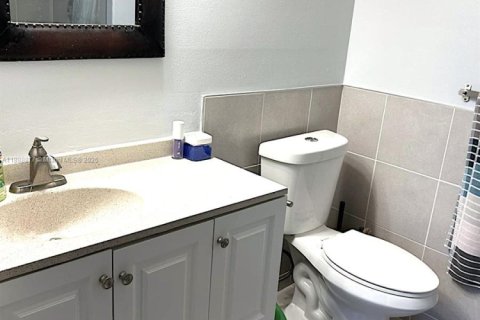 Copropriété à vendre à Deerfield Beach, Floride: 2 chambres, 99.41 m2 № 1954158 - photo 15