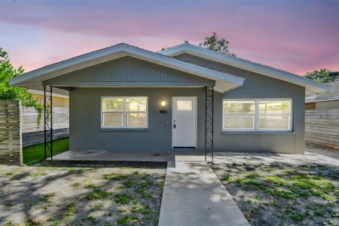 House in Saint Petersburg, Florida 3 bedrooms, 119.84 sq.m. № 1783331 - photo 1