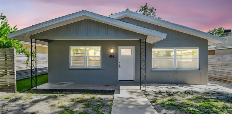 House in Saint Petersburg, Florida 3 bedrooms, 119.84 sq.m. № 1783331