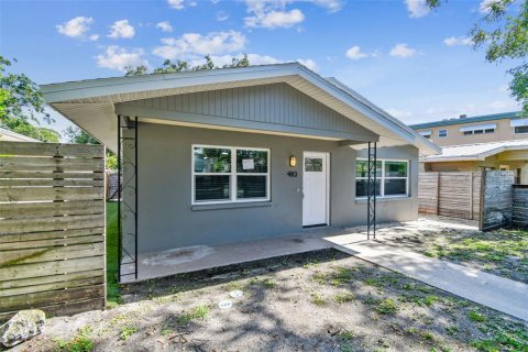 House in Saint Petersburg, Florida 3 bedrooms, 119.84 sq.m. № 1783331 - photo 7
