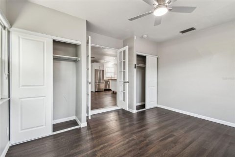 House in Saint Petersburg, Florida 3 bedrooms, 119.84 sq.m. № 1783331 - photo 25
