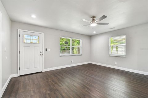 House in Saint Petersburg, Florida 3 bedrooms, 119.84 sq.m. № 1783331 - photo 11