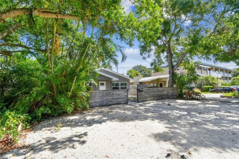 House in Saint Petersburg, Florida 3 bedrooms, 119.84 sq.m. № 1783331 - photo 5