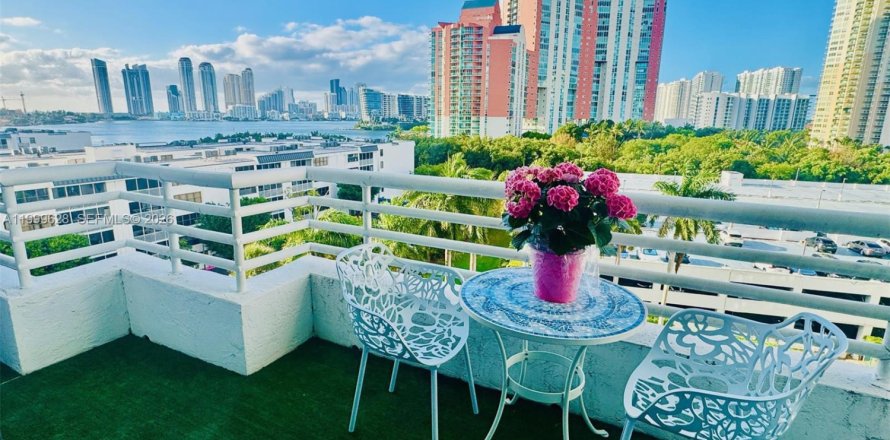 Condo à Aventura, Floride, 2 chambres  № 2064365