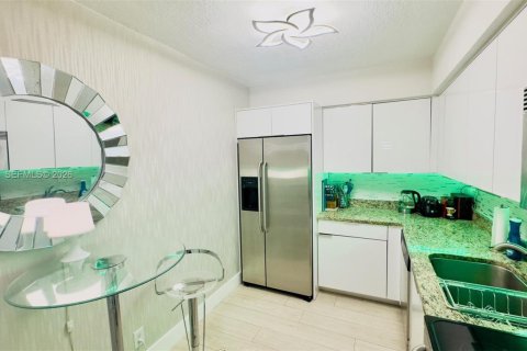 Copropriété à vendre à Aventura, Floride: 2 chambres, 98.66 m2 № 2064365 - photo 14