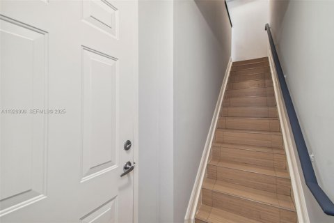 Adosado en alquiler en Aventura, Florida, 1 dormitorio, 79.8 m2 № 1988193 - foto 8