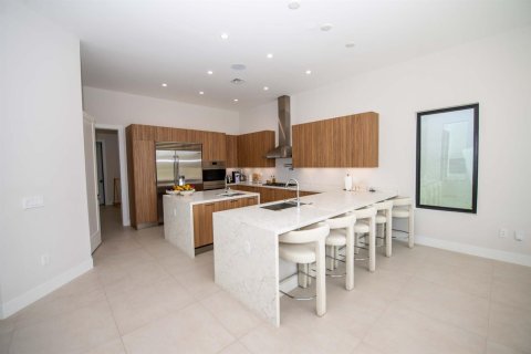 House in Hollywood, Florida 5 bedrooms, 412.11 sq.m. № 2184608 - photo 26
