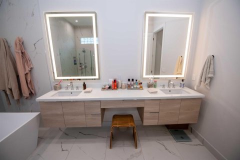 House in Hollywood, Florida 5 bedrooms, 412.11 sq.m. № 2184608 - photo 30