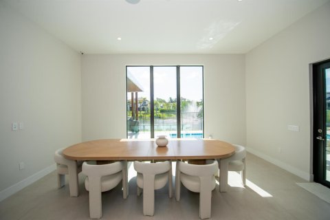 House in Hollywood, Florida 5 bedrooms, 412.11 sq.m. № 2184608 - photo 27