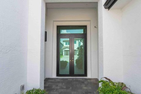House in Hollywood, Florida 5 bedrooms, 412.11 sq.m. № 2184608 - photo 4