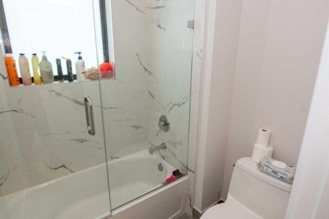 House in Hollywood, Florida 5 bedrooms, 412.11 sq.m. № 2184608 - photo 25