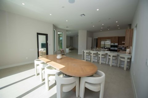 House in Hollywood, Florida 5 bedrooms, 412.11 sq.m. № 2184608 - photo 19