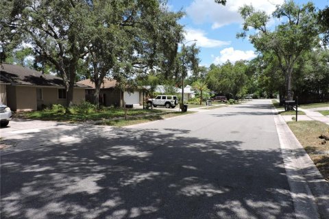 House in Casselberry, Florida 4 bedrooms, 163.79 sq.m. № 1805637 - photo 25