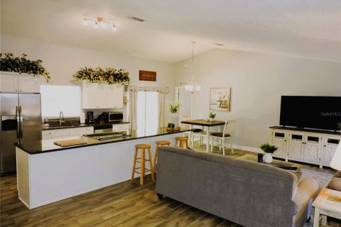 House in Casselberry, Florida 4 bedrooms, 163.79 sq.m. № 1805637 - photo 2