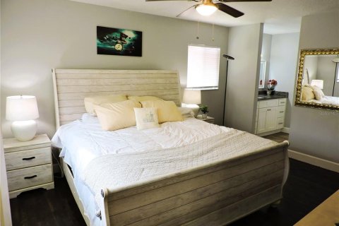 House in Casselberry, Florida 4 bedrooms, 163.79 sq.m. № 1805637 - photo 7