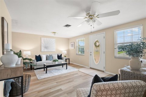Casa en venta en Hudson, Florida, 2 dormitorios, 113.25 m2 № 1883898 - foto 3