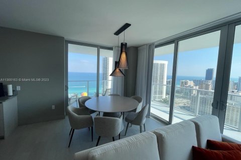 Copropriété à vendre à Hollywood, Floride: 2 chambres, 98.48 m2 № 1862040 - photo 1