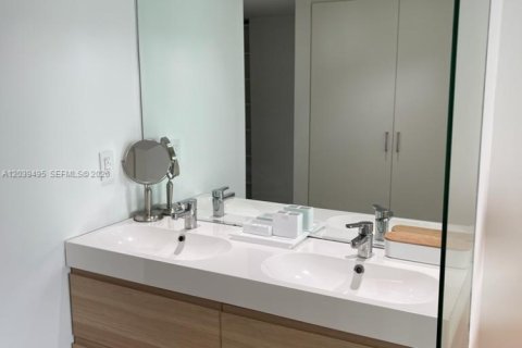 Copropriété à louer à Sunny Isles Beach, Floride: 2 chambres, 126.07 m2 № 2145802 - photo 17
