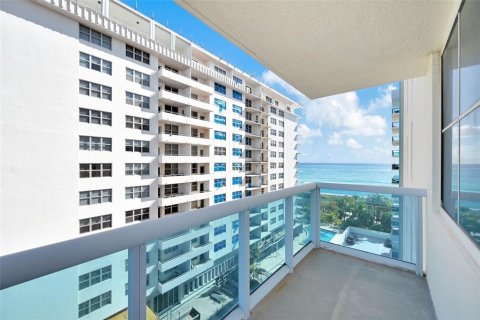 Condominio en venta en Surfside, Florida, 2 dormitorios, 93.09 m2 № 2218886 - foto 20