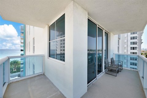 Condominio en venta en Surfside, Florida, 2 dormitorios, 93.09 m2 № 2218886 - foto 17