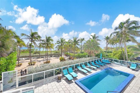 Condominio en venta en Surfside, Florida, 2 dormitorios, 93.09 m2 № 2218886 - foto 25