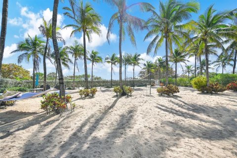 Condominio en venta en Surfside, Florida, 2 dormitorios, 93.09 m2 № 2218886 - foto 28