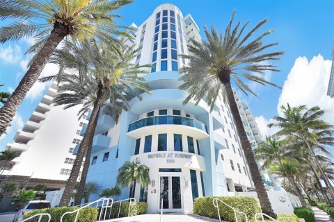Condo in Surfside, Florida, 2 bedrooms  № 2218886