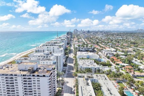 Condominio en venta en Surfside, Florida, 2 dormitorios, 93.09 m2 № 2218886 - foto 2