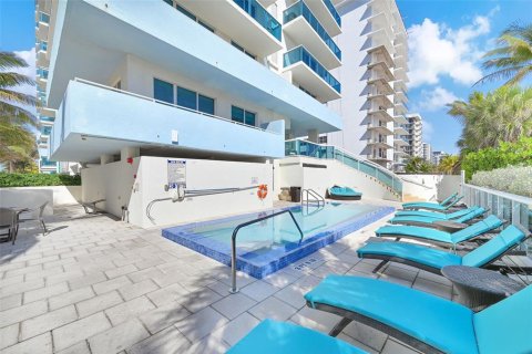 Condominio en venta en Surfside, Florida, 2 dormitorios, 93.09 m2 № 2218886 - foto 27