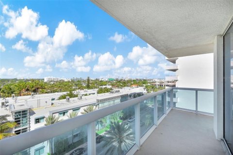 Condominio en venta en Surfside, Florida, 2 dormitorios, 93.09 m2 № 2218886 - foto 14