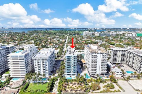 Condominio en venta en Surfside, Florida, 2 dormitorios, 93.09 m2 № 2218886 - foto 7