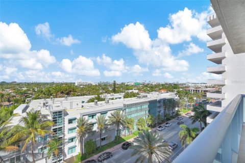 Condominio en venta en Surfside, Florida, 2 dormitorios, 93.09 m2 № 2218886 - foto 15