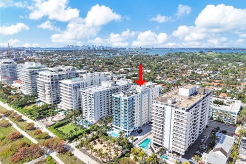 Condominio en venta en Surfside, Florida, 2 dormitorios, 93.09 m2 № 2218886 - foto 12