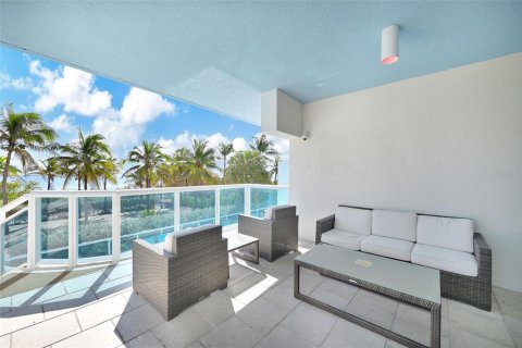 Condominio en venta en Surfside, Florida, 2 dormitorios, 93.09 m2 № 2218886 - foto 24
