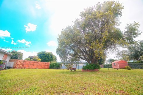 House in Homestead, Florida 4 bedrooms, 186.92 sq.m. № 1930111 - photo 29