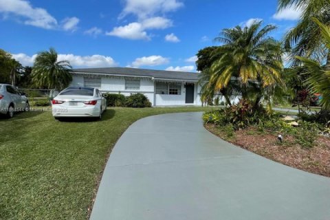 House in Homestead, Florida 4 bedrooms, 186.92 sq.m. № 1930111 - photo 27