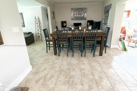 House in Homestead, Florida 4 bedrooms, 186.92 sq.m. № 1930111 - photo 5
