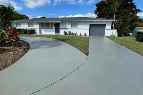 House in Homestead, Florida 4 bedrooms, 186.92 sq.m. № 1930111 - photo 19