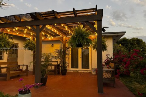House in Homestead, Florida 4 bedrooms, 186.92 sq.m. № 1930111 - photo 9