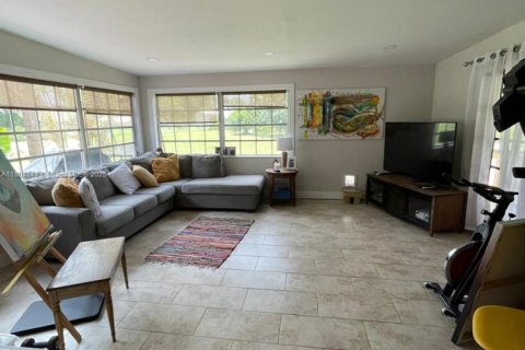 House in Homestead, Florida 4 bedrooms, 186.92 sq.m. № 1930111 - photo 2